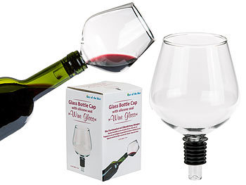 Weinglas auf Weinflasche