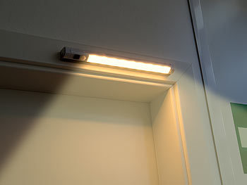 Lunartec Schwenkbare LED-Lichtleiste, PIR-Bewegungsmelder, 9 SMD-LEDs, warmweiß