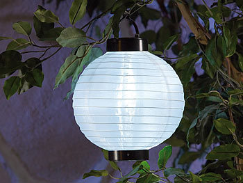 Lunartec LED-Solar-Laterne mit weißem Licht & Farbwechlser, 2er-Set