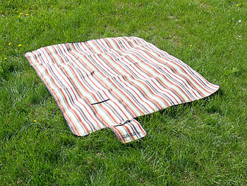 PEARL Fleece-Picknick-Decke 200 x 175 cm, wasserabweisende Unterseite