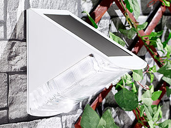 LED-Solar-Aussenlampe: Luminea LED-Solar-Wandleuchte mit 2 LEDs und PIR-Sensor, IP44, tageslichtweiß