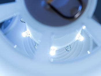 Lunartec LED-Tischlampe, PIR- & Licht-Sensor, warmweiß & tageslichtweiß, 30 lm