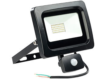 Luminea LED-Fluter mit PIR-Sensor, 30 Watt, 2.400 lm, tageslichtweiß, IP44