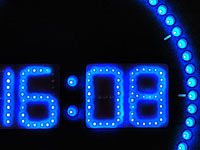 Lunartec LED-Wanduhr mit Sekunden-Lauflicht aus blauen LEDs Lunartec LED-Wanduhren