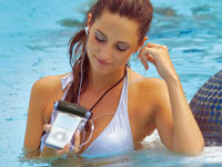 Somikon Wasserfestes MP3-Set: Schutztasche für Player bis 90x120 mm + Ohrhörer Somikon Wasserdichte In-Ear-Stereo-Kopfhörer