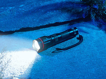Aluminium LED Taschenlampe 15W mit Zoomfunktion 560 Lumen IP44 SOS Highpower 