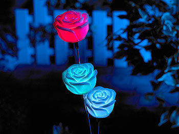 Lunartec Solar-LED-Gartendeko "Regenbogen-Rose" mit Farbwechsel-LED