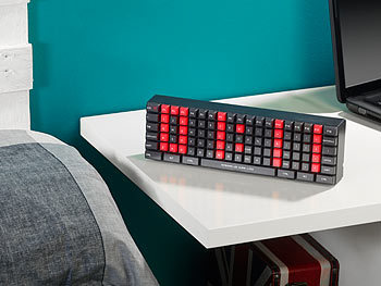 Lunartec Jumbo-LED-Wand- & Tischuhr im Tastatur-Design, Weck-Funktion