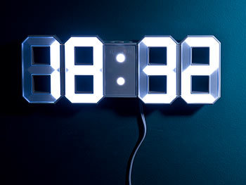 Lunartec LED Uhr Schlafzimmer: Digitale XXL-LED-Tisch- & Wanduhr, 45 cm,  dimmbar, Wecker, Fernbedien. (Digitaluhren)