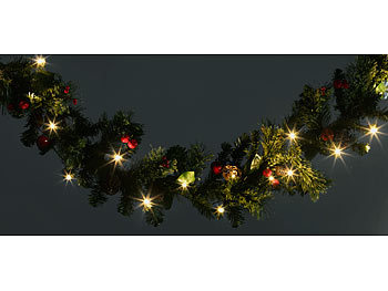 Weihnachtsgirlande geschmückt mit Beleuchtung