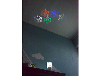 Lunartec LED-Projektions-Kerze, 24 weihnachtliche Motive, Fernbedienung, 15 cm