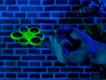 PEARL 3-seitiger Hand-Spinner "Glow in the Dark" ABEC-7-Lager, grün, 3er-Set