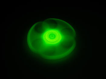 PEARL 3-seitiger Hand-Spinner "Glow in the Dark" mit ABEC-7-Kugellager, grün