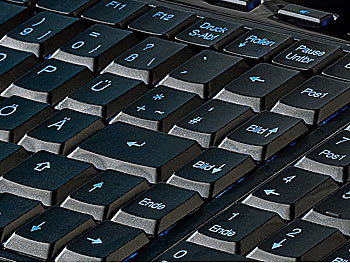GeneralKeys Kompakte USB-Multimedia-Tastatur "Light Key" mit Beleuchtung