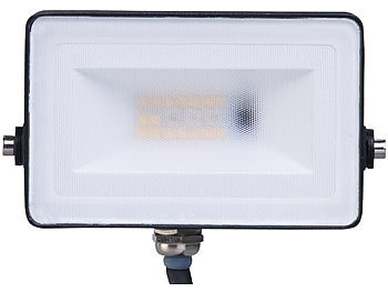 Luminea 2er-Set wetterfeste RGBW-LED-Fluter mit Fernbedienung, 10 W, 750 lm