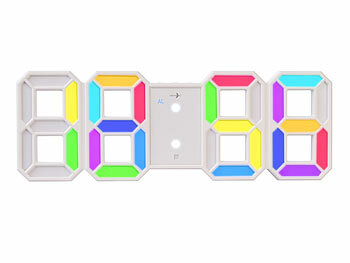 Lunartec Digitale USB-LED-Tisch- & Wanduhr, große 7-Segment-Ziffern, Wecker,RGB