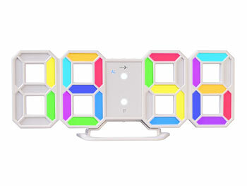 Lunartec Digitale USB-LED-Tisch- & Wanduhr, große 7-Segment-Ziffern, Wecker,RGB