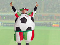 Playtastic Selbstaufblasendes Fan-Kostüm "Italien" Playtastic Selbstaufblasende Kostüme